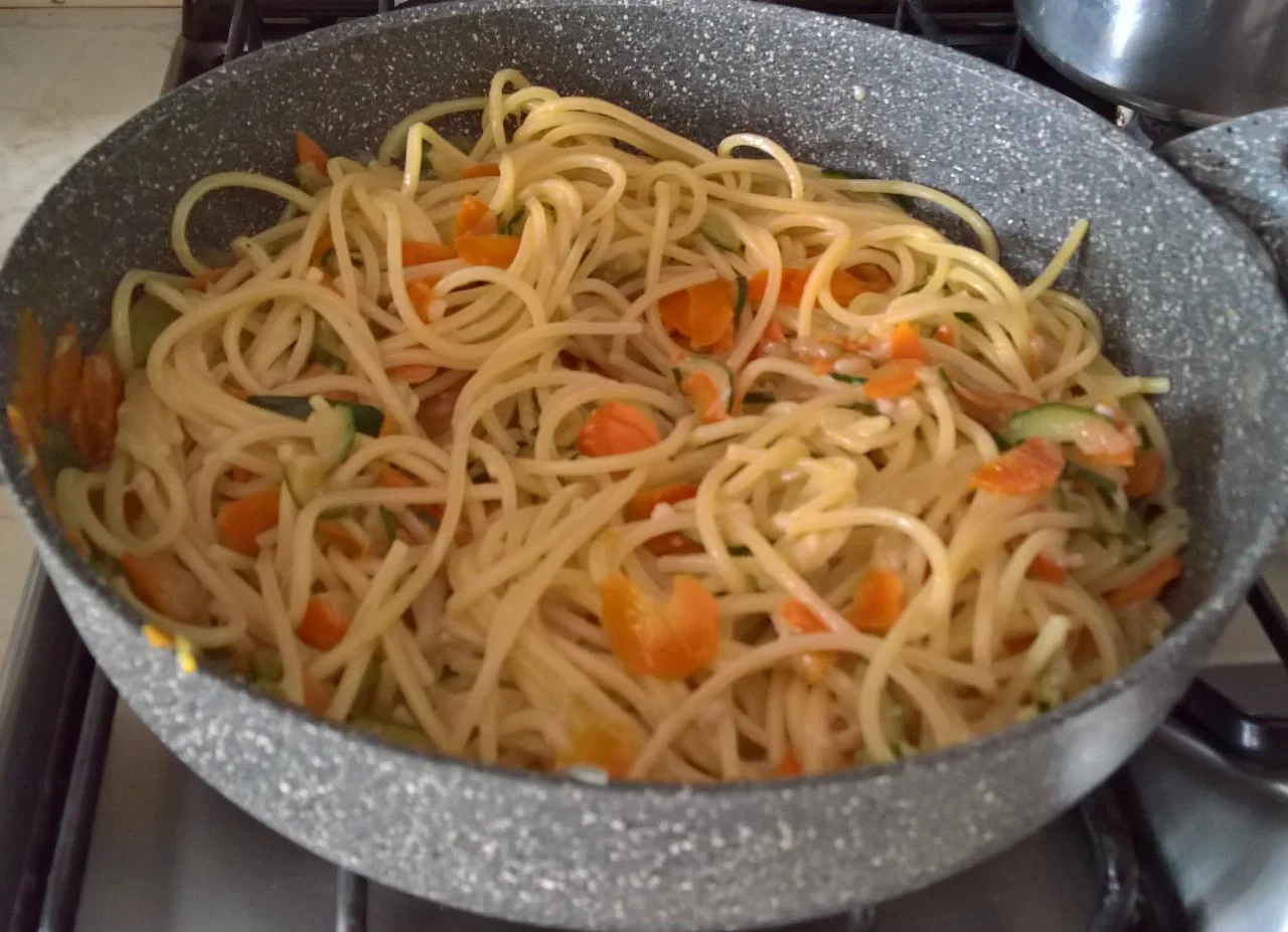 spaghetti con verdure e cremolata alla cannella